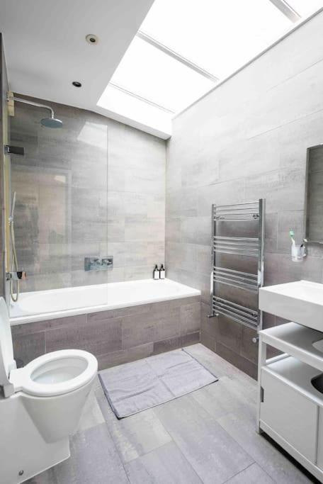 Sweet 3Brs House Close To Oxford & Soho Лондон Екстериор снимка