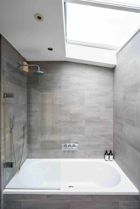Sweet 3Brs House Close To Oxford & Soho Лондон Екстериор снимка